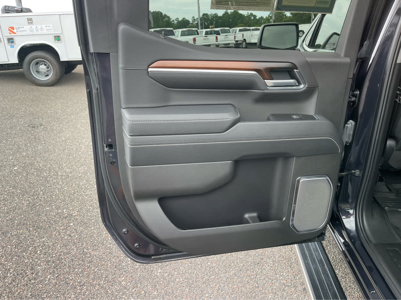 Used 2025 GMC Sierra 1500 Denali w/ Denali Reserve Package AWD/4WD image 21