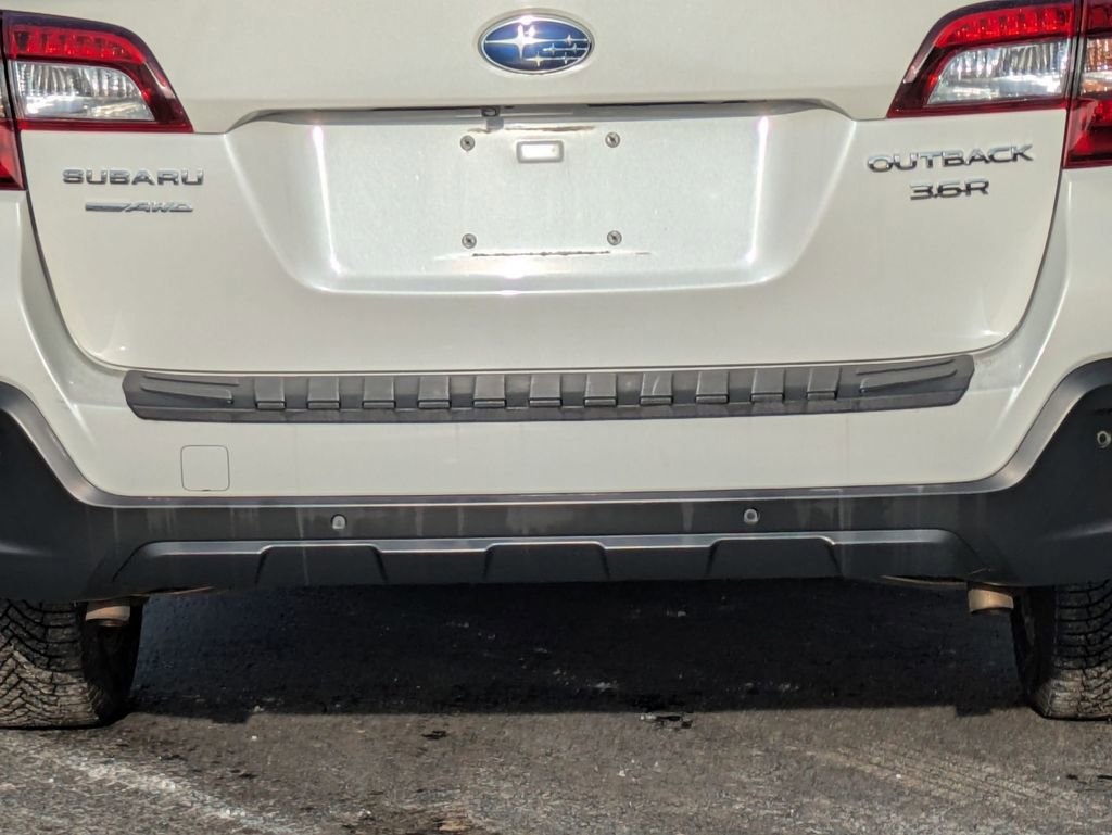 Used 2018 Subaru Outback 3.6R Touring image 25