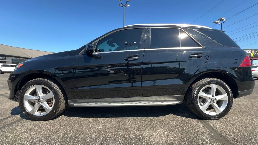 Used 2019 Mercedes-Benz GLE 400 4MATIC image 3