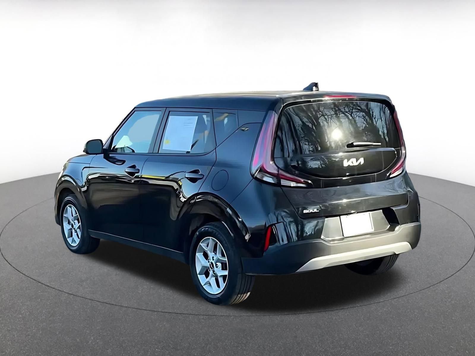 Used 2025 Kia Soul LX w/ LX Technology Package image 11