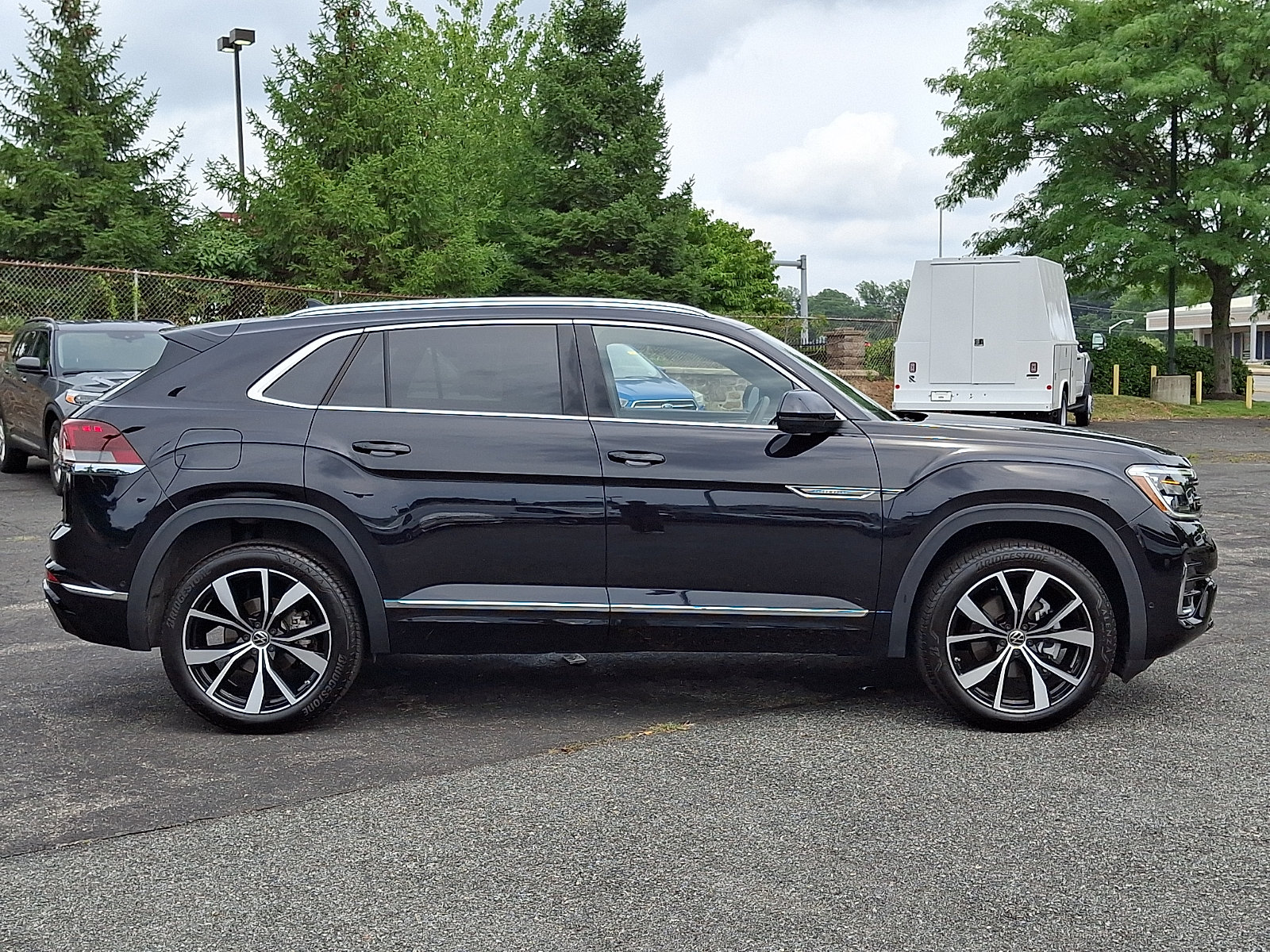 Used 2025 Volkswagen Atlas Cross Sport SEL Premium R-Line AWD/4WD image 7