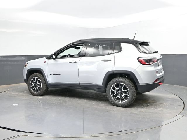 Used 2025 Jeep Compass Trailhawk AWD/4WD image 8