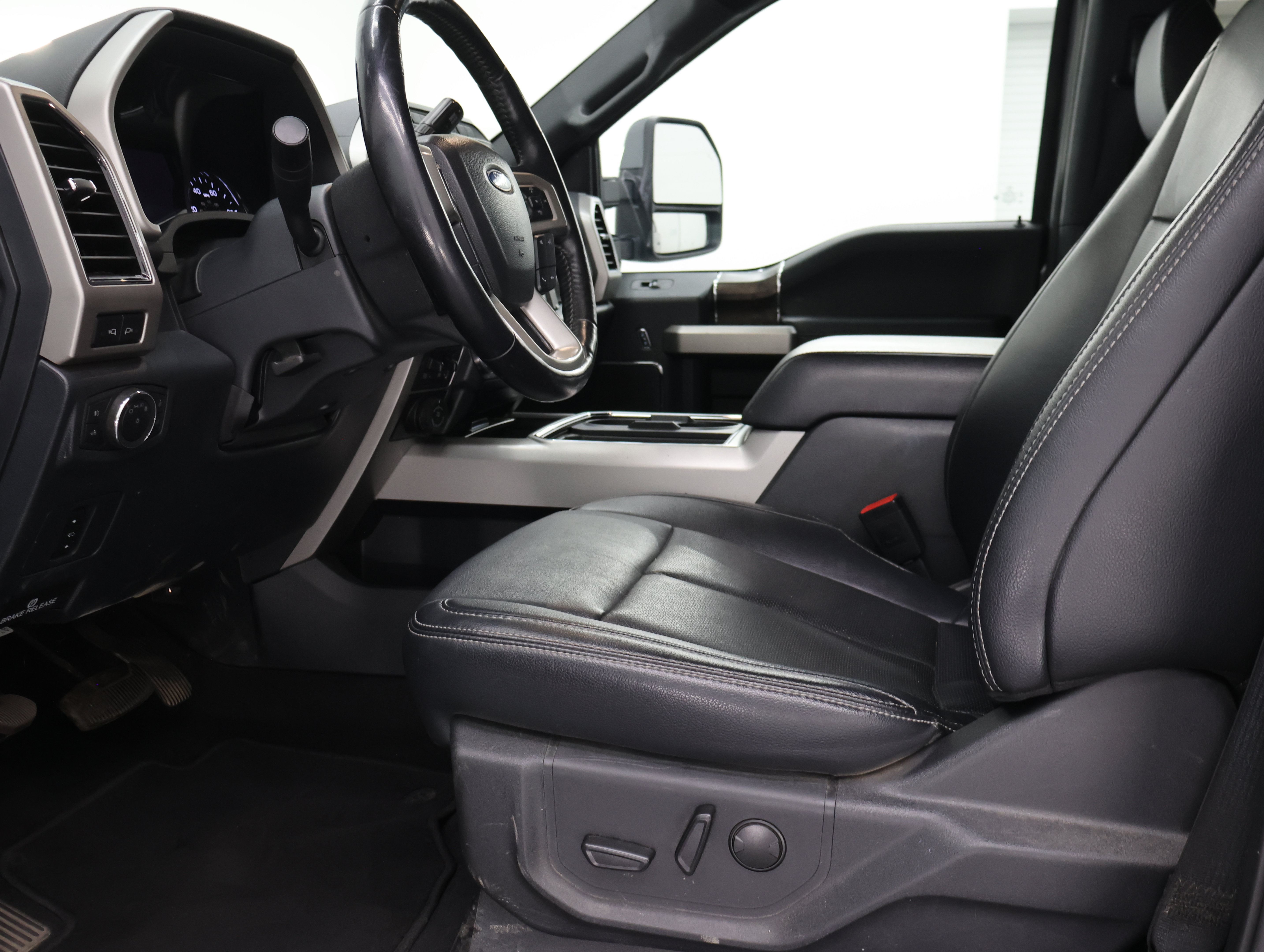 Used 2022 Ford F250 Lariat w/ Lariat Value Package AWD/4WD image 8