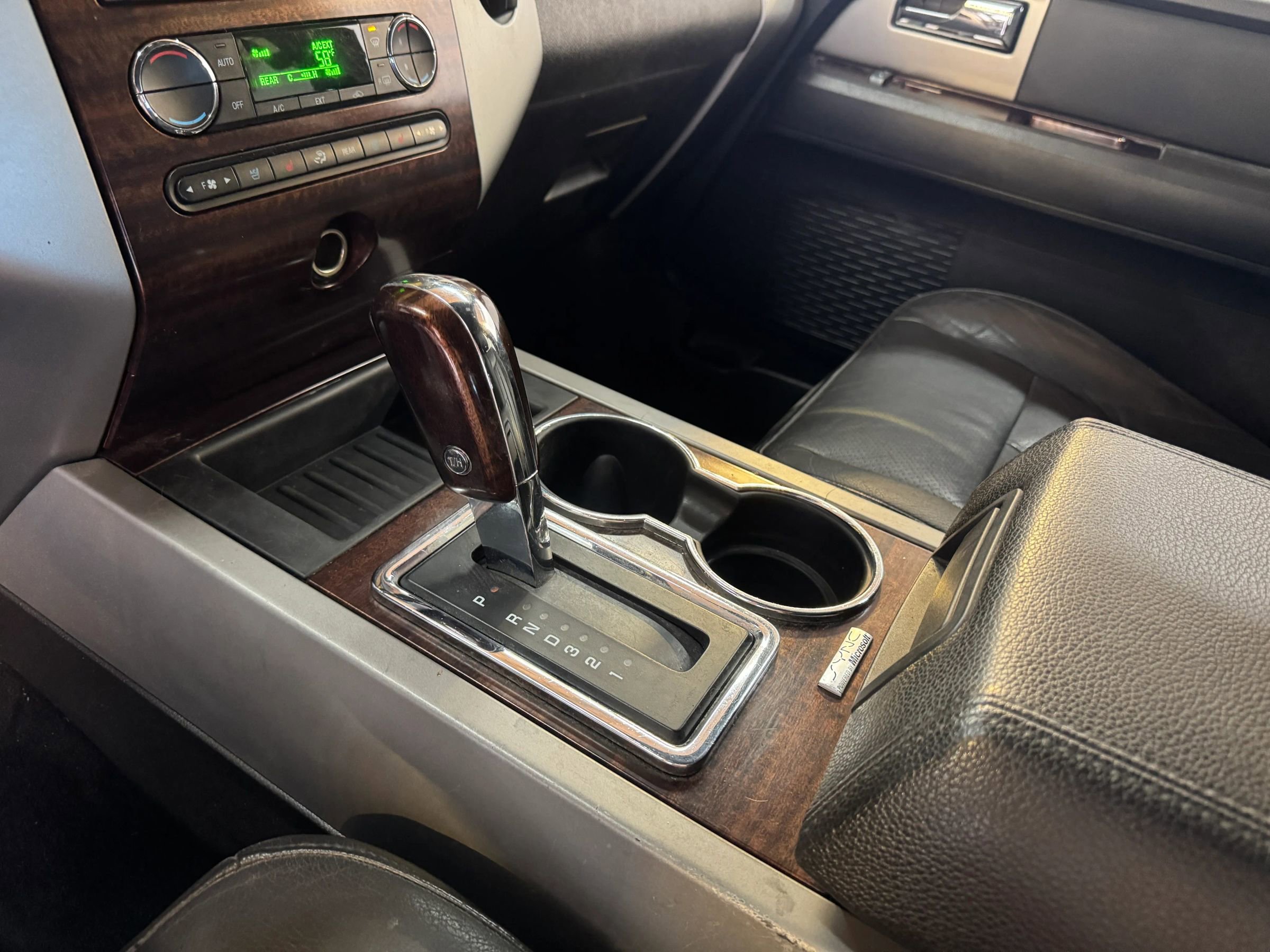 Used 2010 Ford Expedition Limited image 18