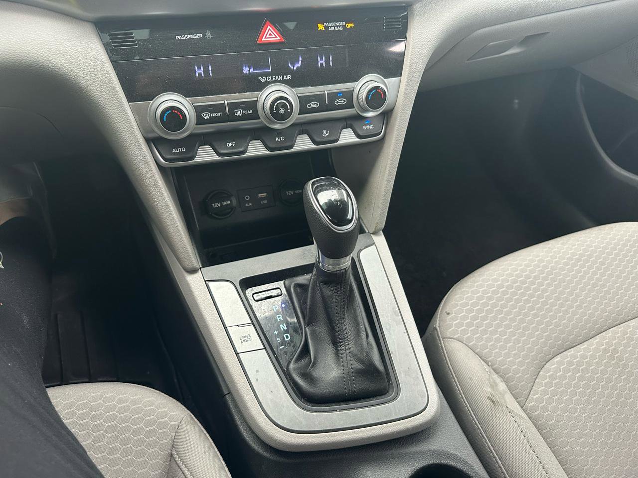 Used 2020 Hyundai Elantra SE image 19