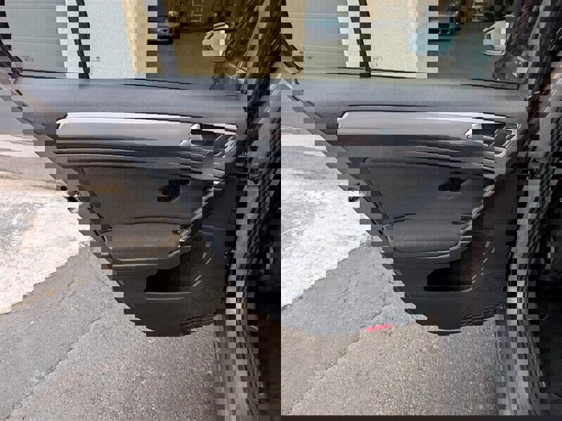 Used 2015 Volkswagen e-Golf Limited Edition image 23