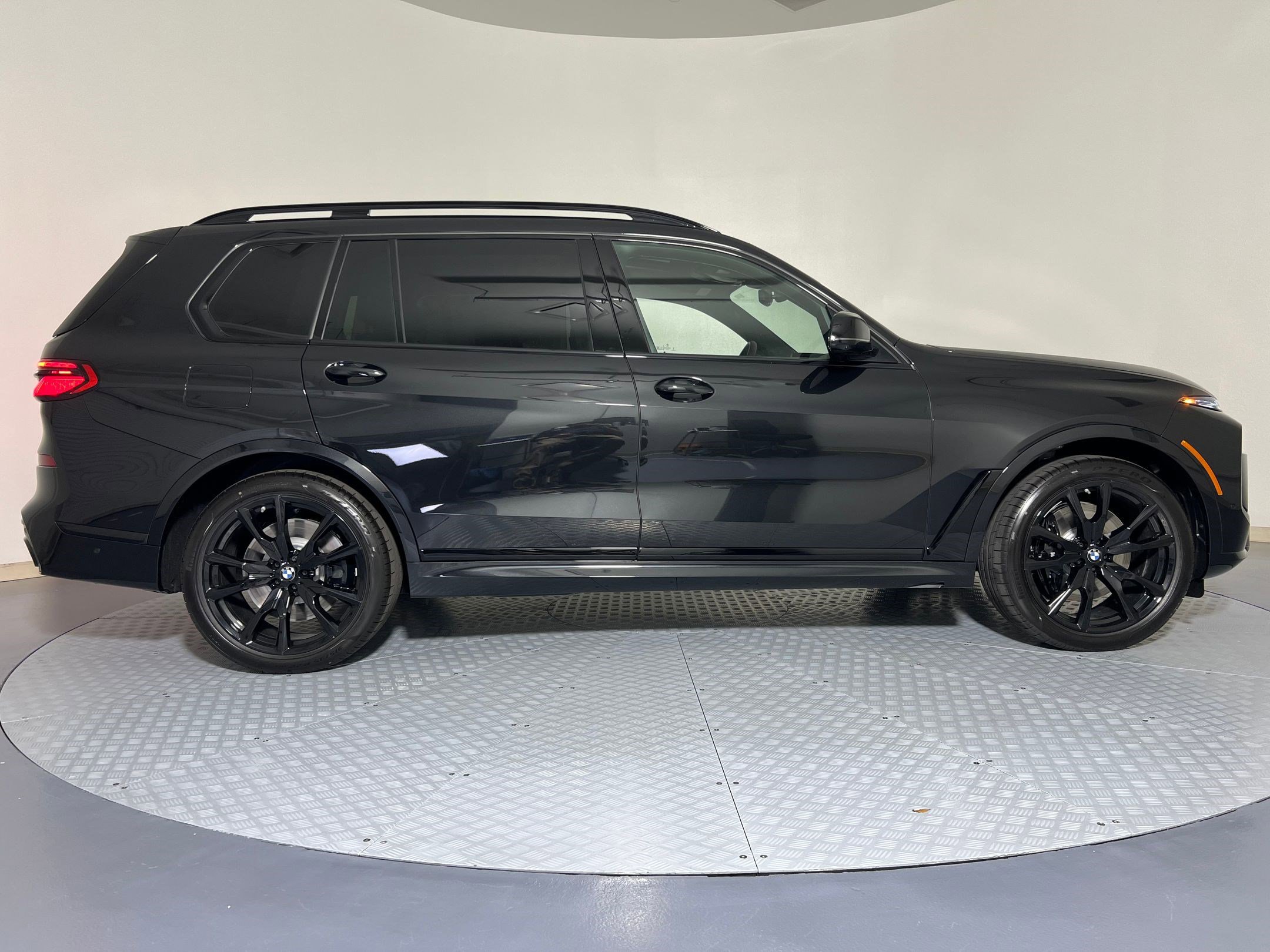 New 2026 BMW X7 M60i image 8