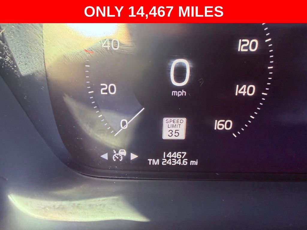 Used 2022 Volvo XC90 T5 Momentum w/ Climate Package image 4