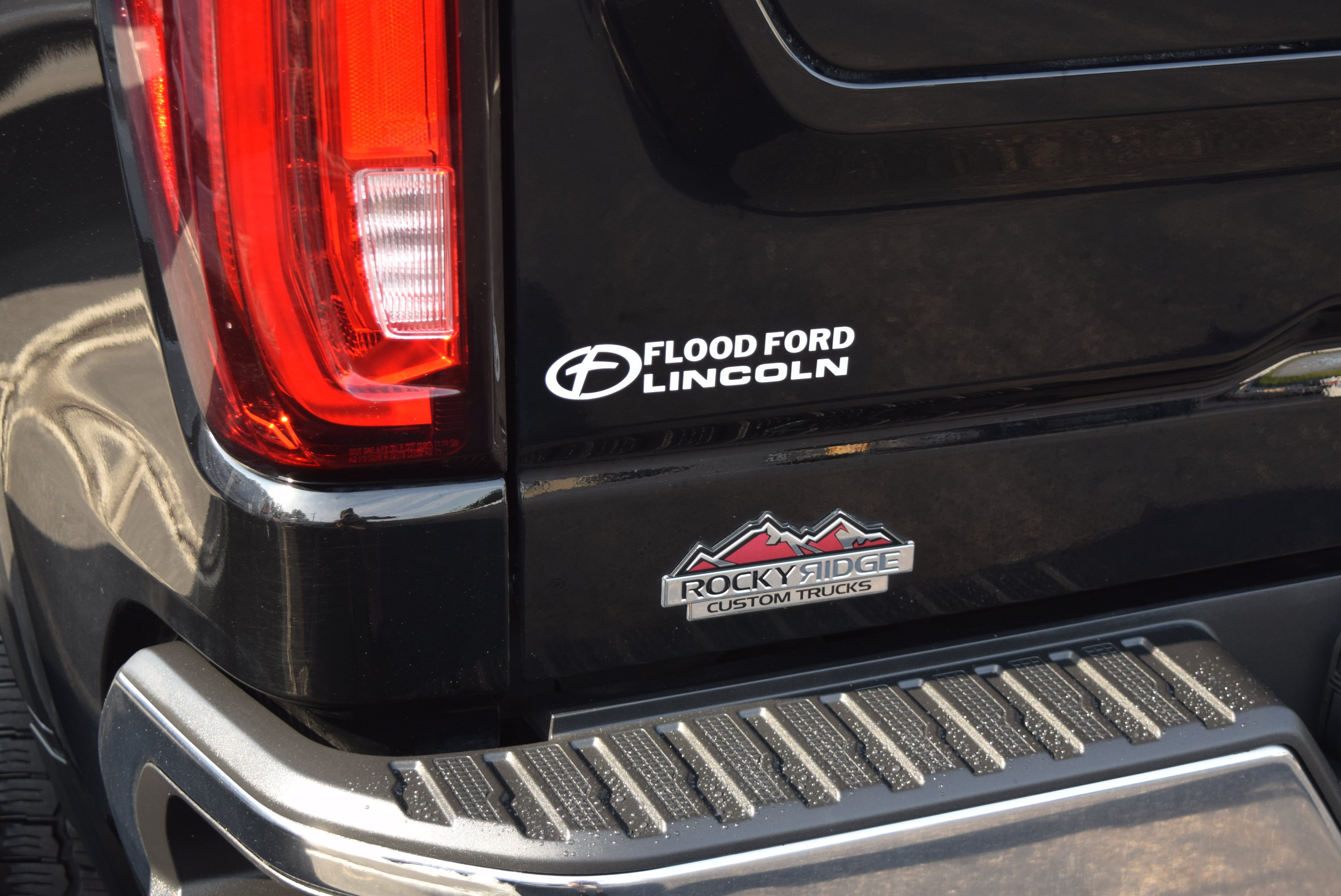 Used 2019 GMC Sierra 1500 SLT w/ SLT Convenience Package AWD/4WD image 6