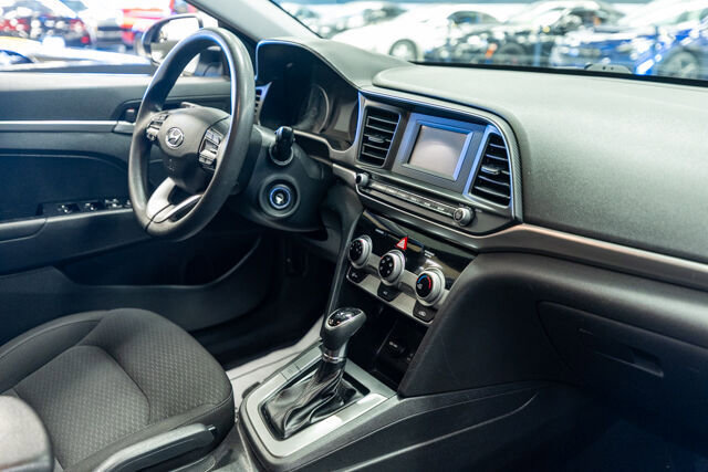 Used 2019 Hyundai Elantra SE w/ Winter Weather Package image 16