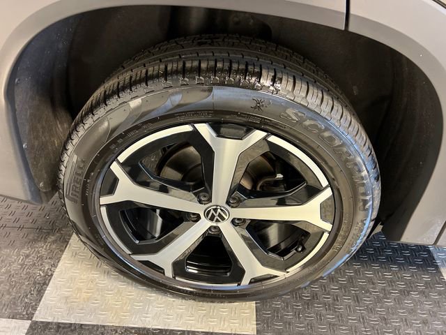 Certified 2025 Volkswagen Tiguan SE FWD image 15