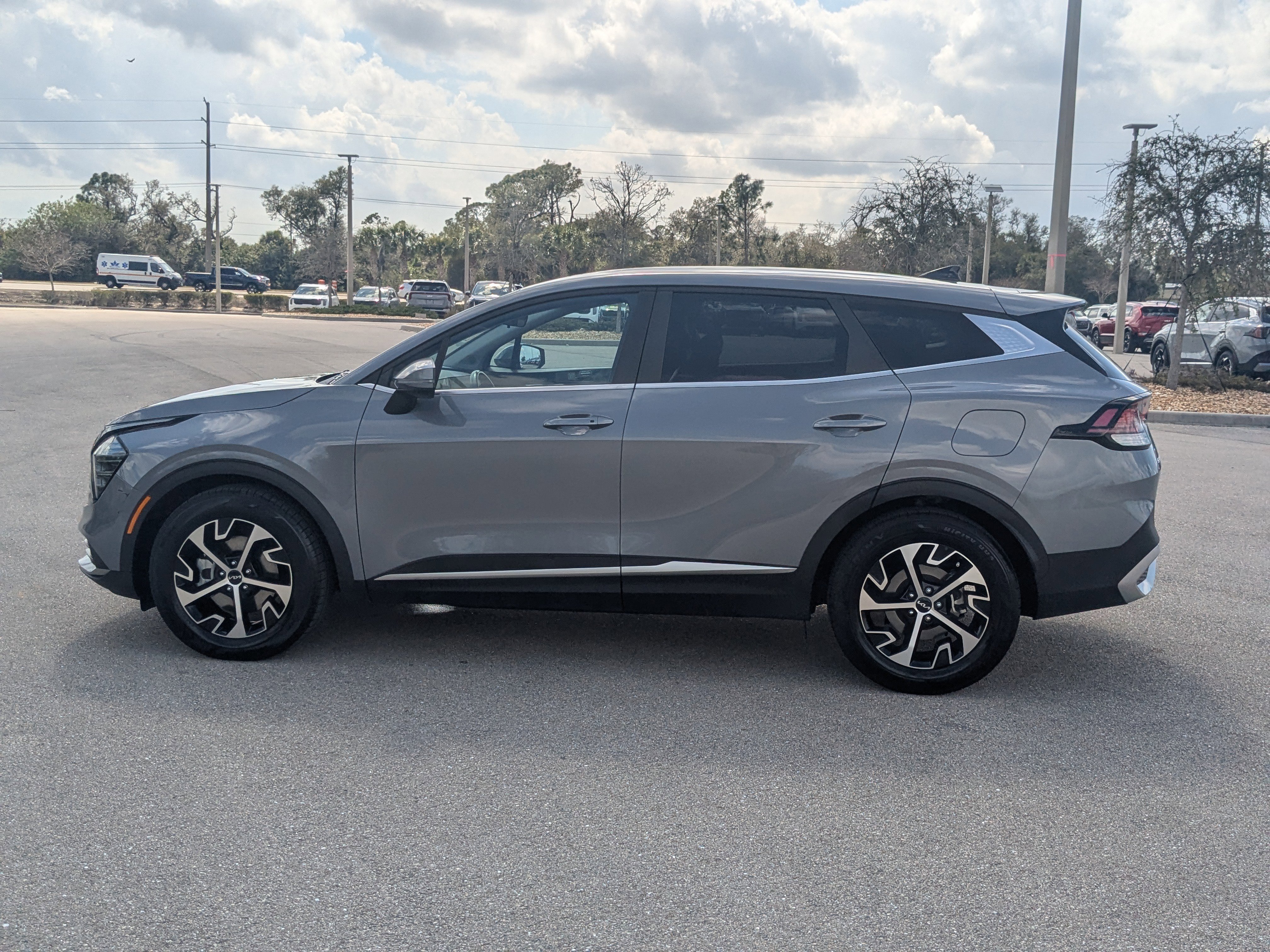 Certified 2024 Kia Sportage EX image 8