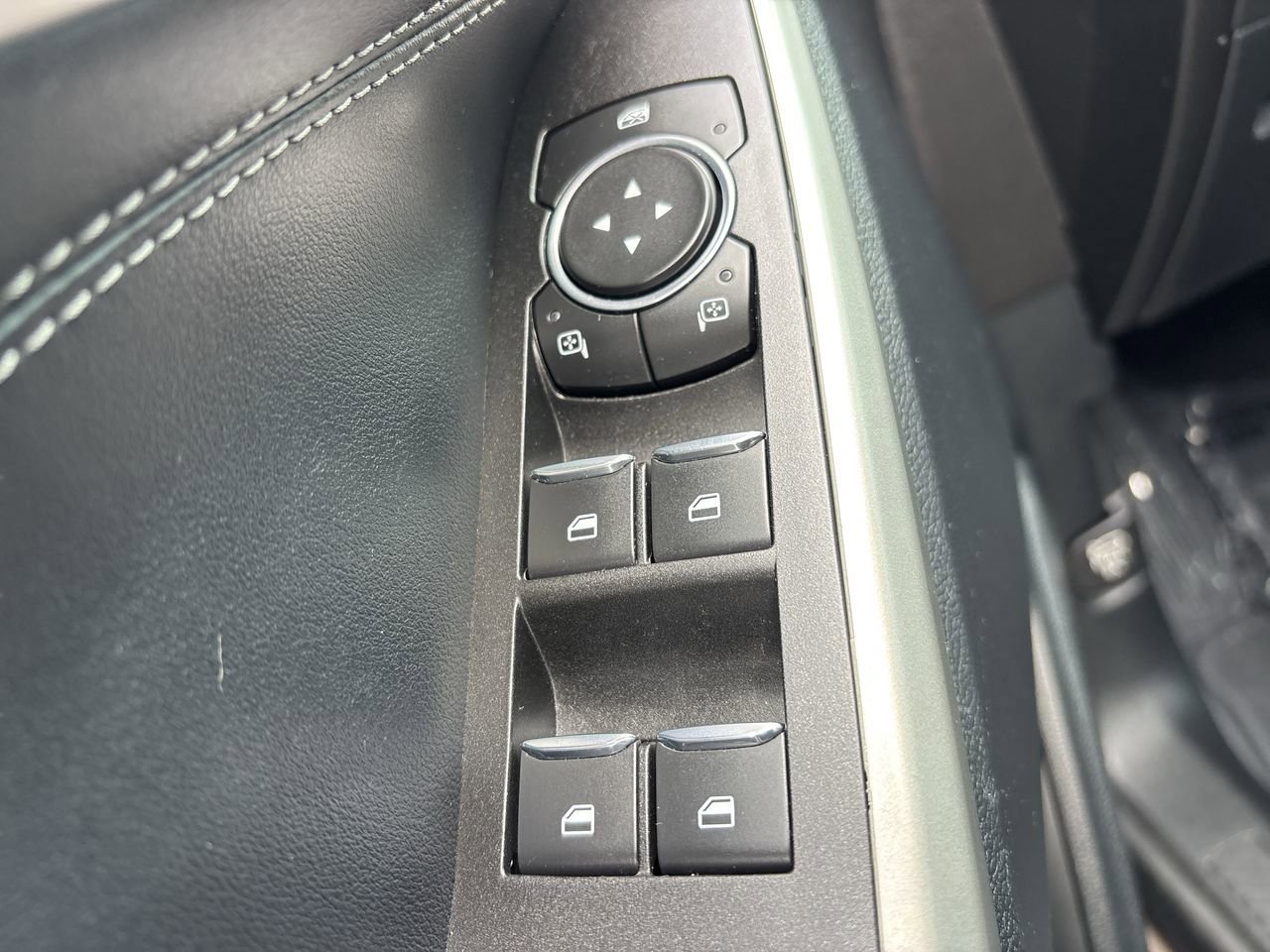 Used 2021 Ford Explorer XLT image 19