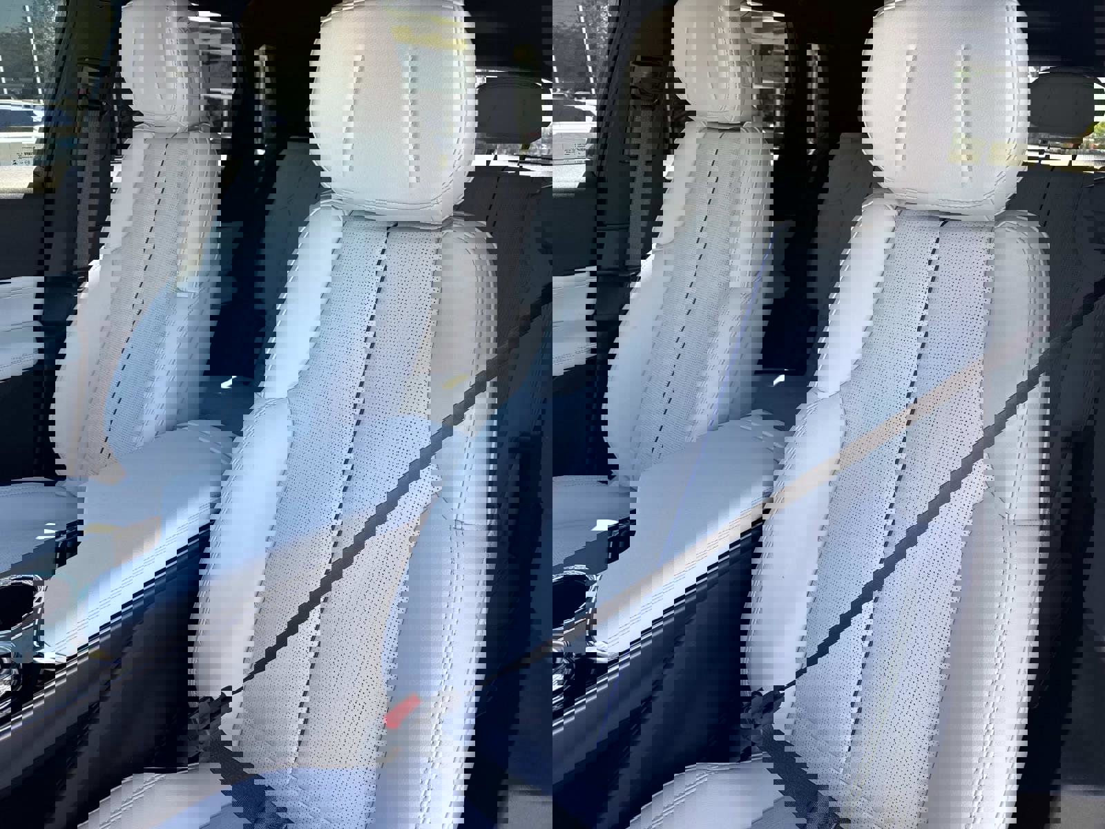 New 2026 Cadillac Lyriq Luxury w/ LPO, Floor Liner Package image 20