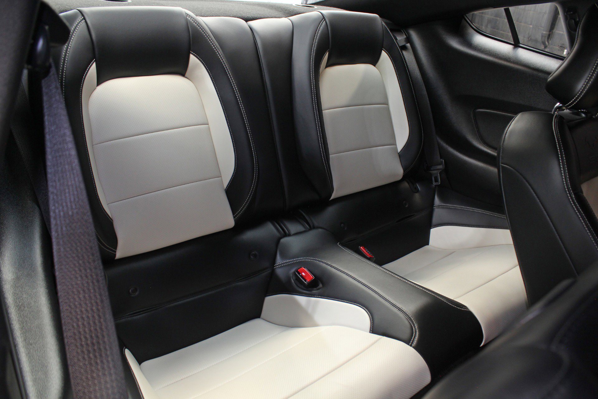 Used 2015 Ford Mustang 50 Years RWD image 43