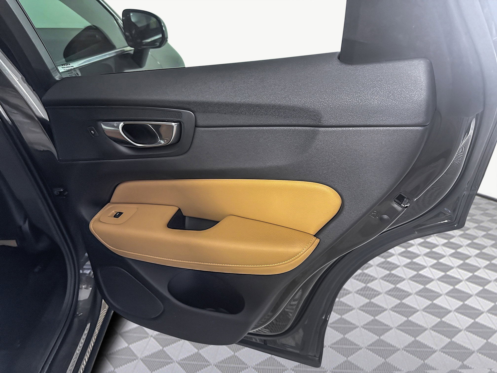 Used 2020 Volvo XC60 T6 Momentum image 28