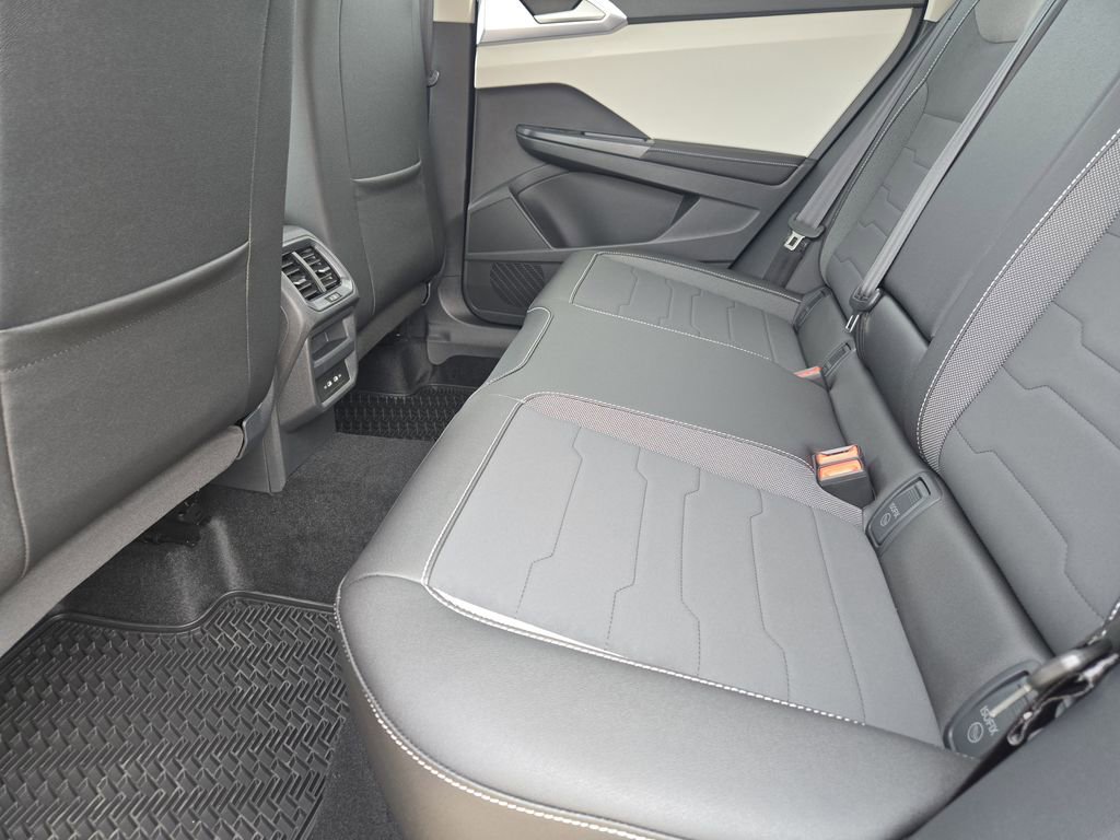 New 2026 Volkswagen Taos SE image 21