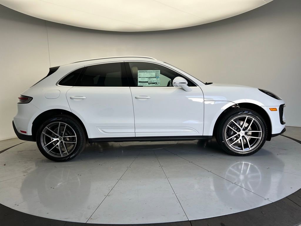 Used 2026 Porsche Macan AWD/4WD image 23