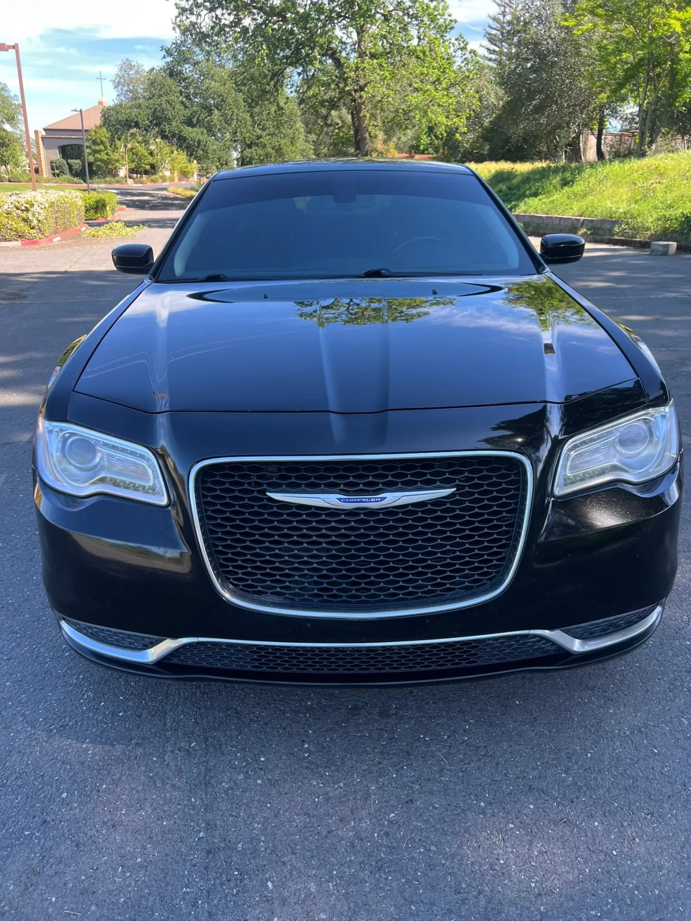 Used 2019 Chrysler 300 Touring AWD/4WD image 2