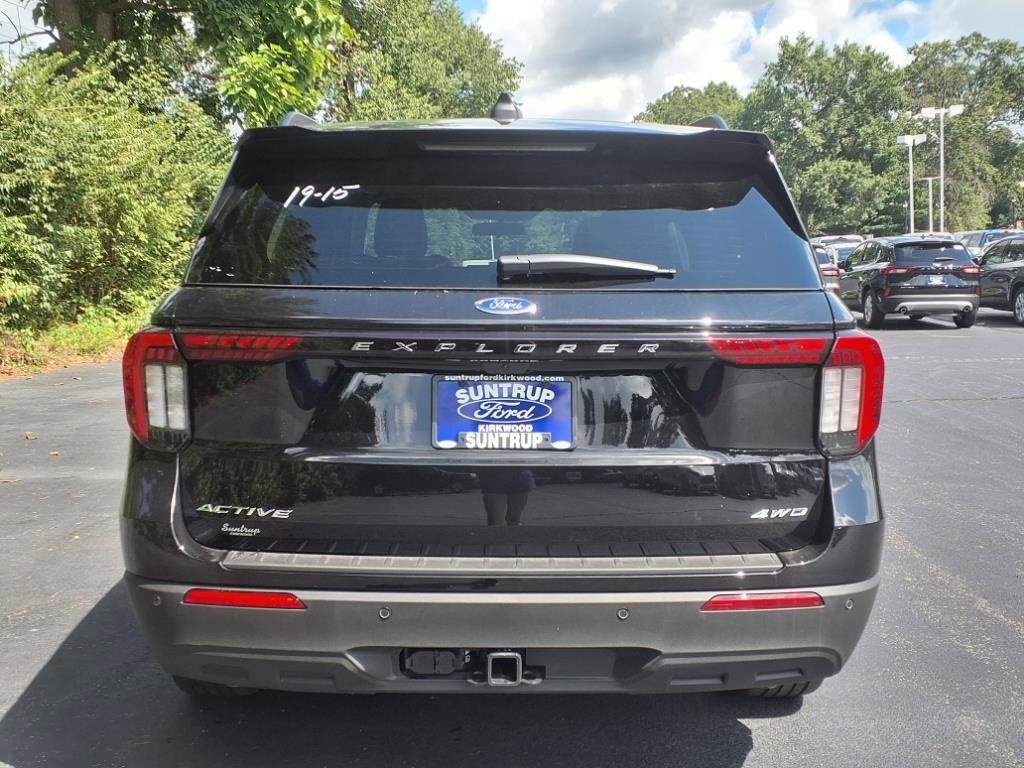 New 2025 Ford Explorer Active image 19