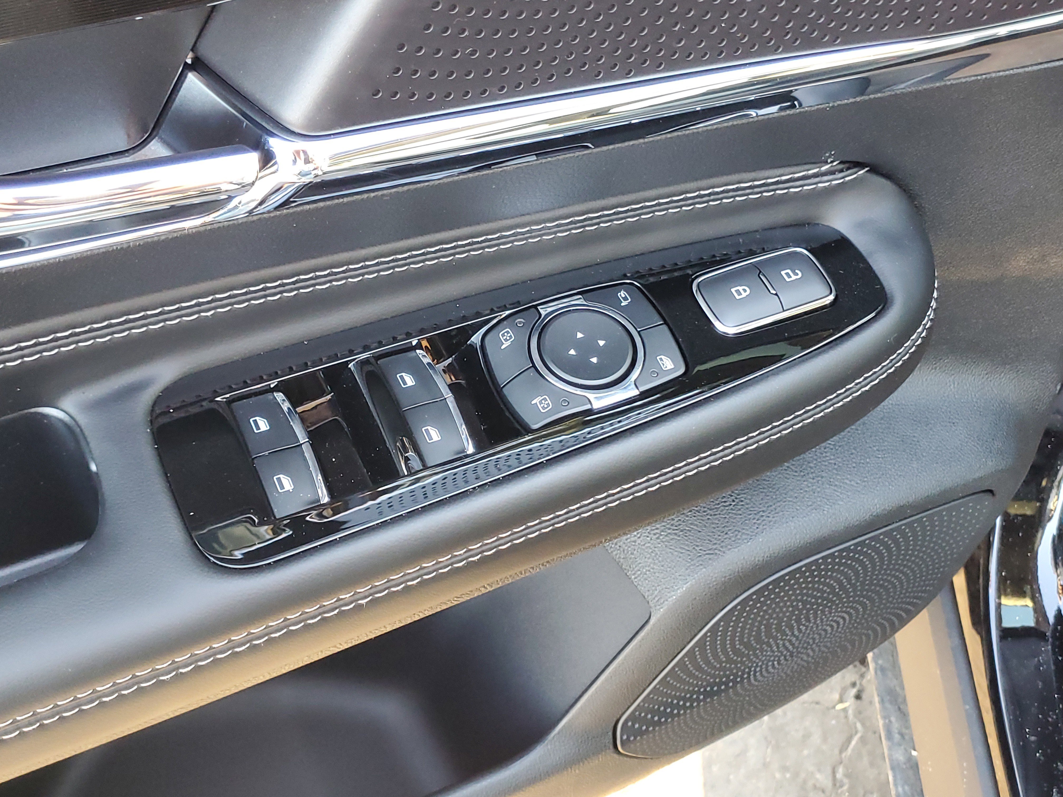 New 2026 Lincoln Corsair Premiere image 10