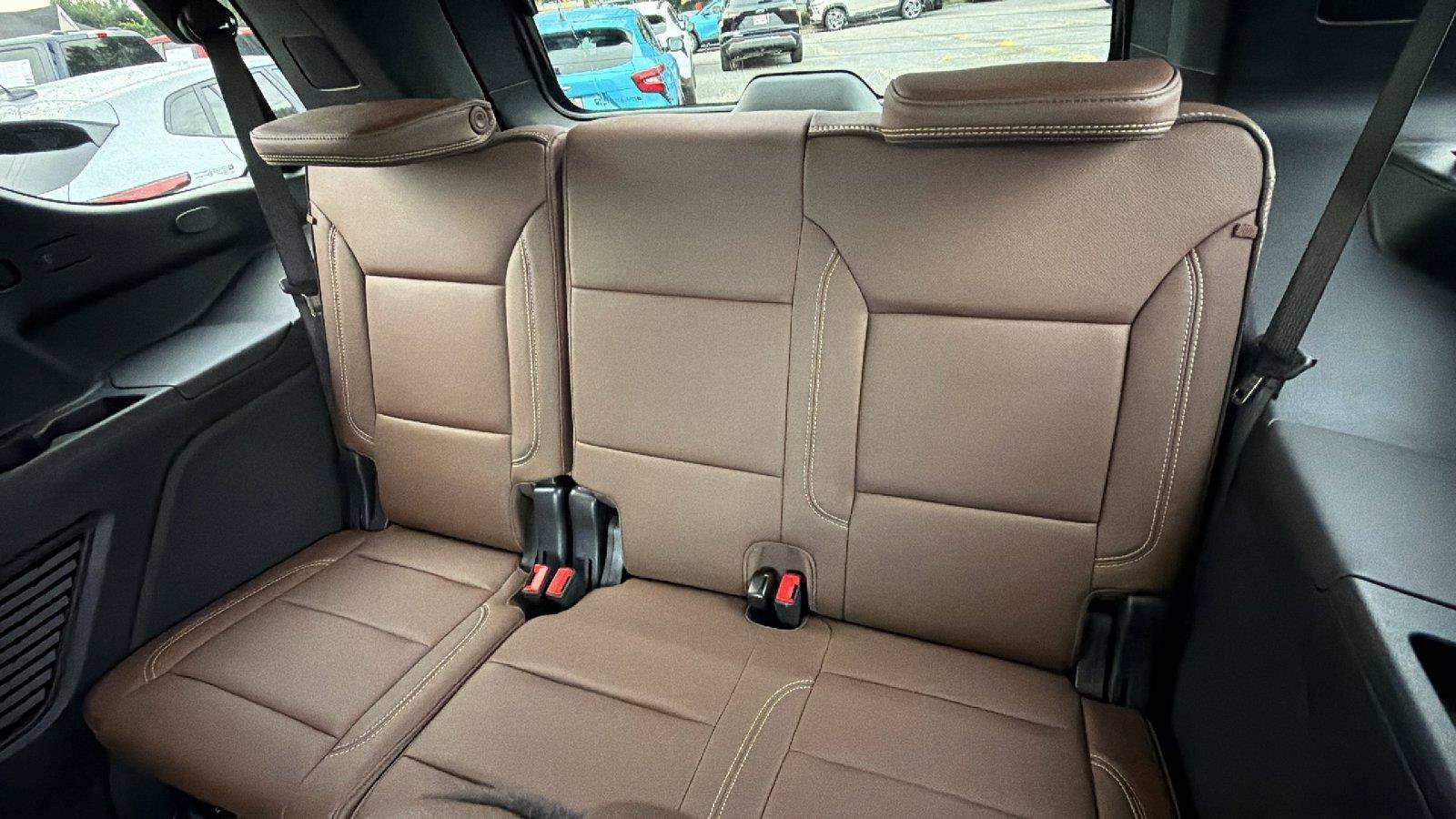 Used 2025 Chevrolet Tahoe High Country AWD/4WD image 25