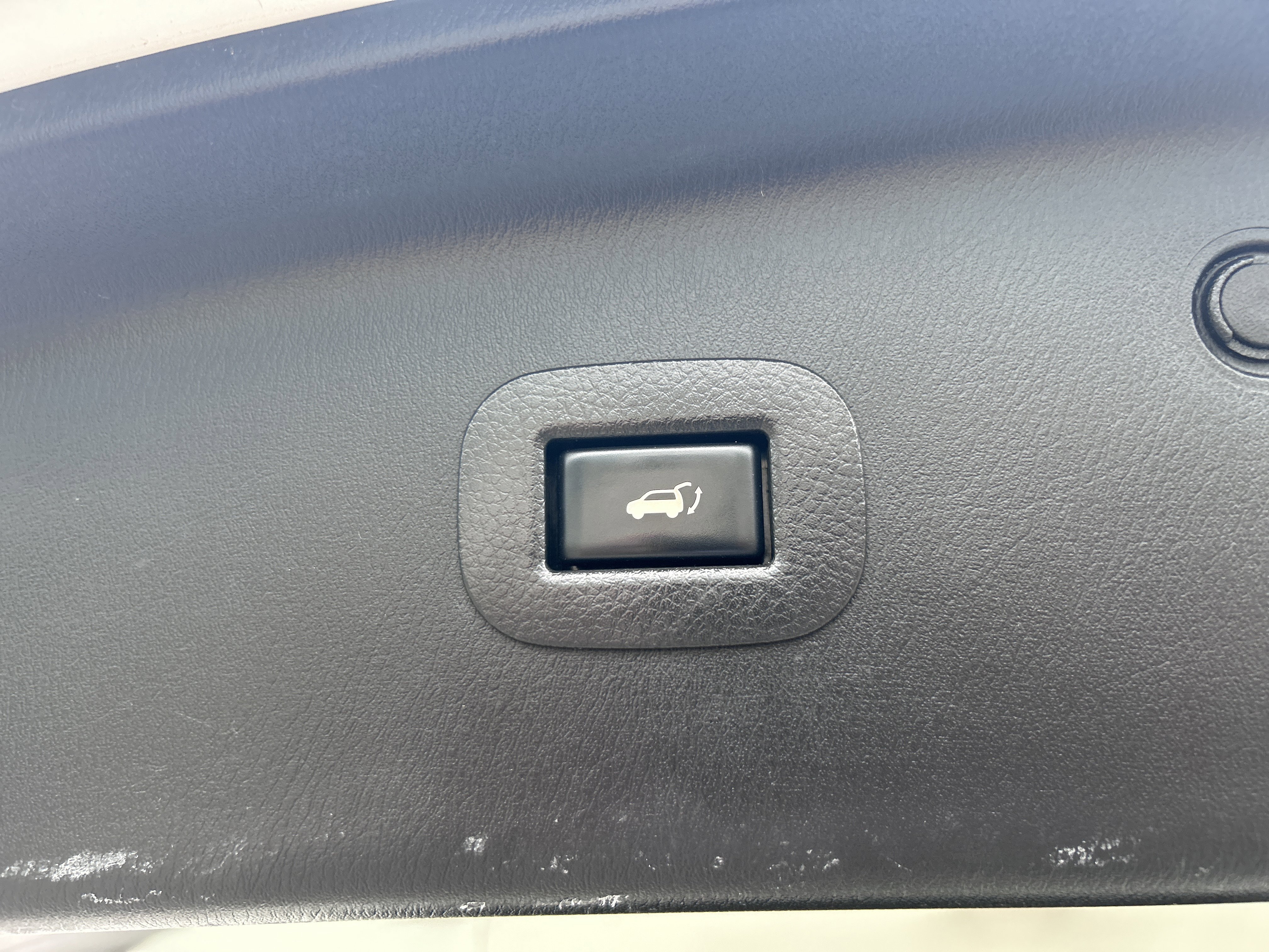 Used 2019 Nissan Armada Platinum image 36