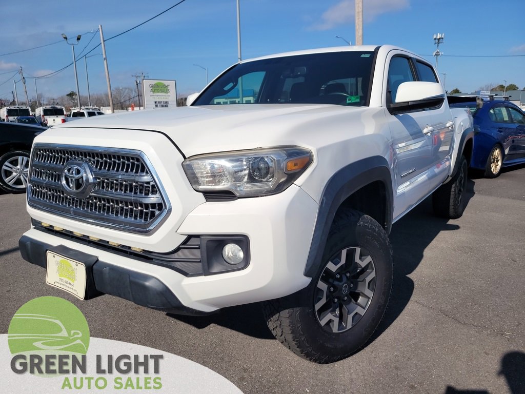 Used 2017 Toyota Tacoma TRD Off-Road image 1