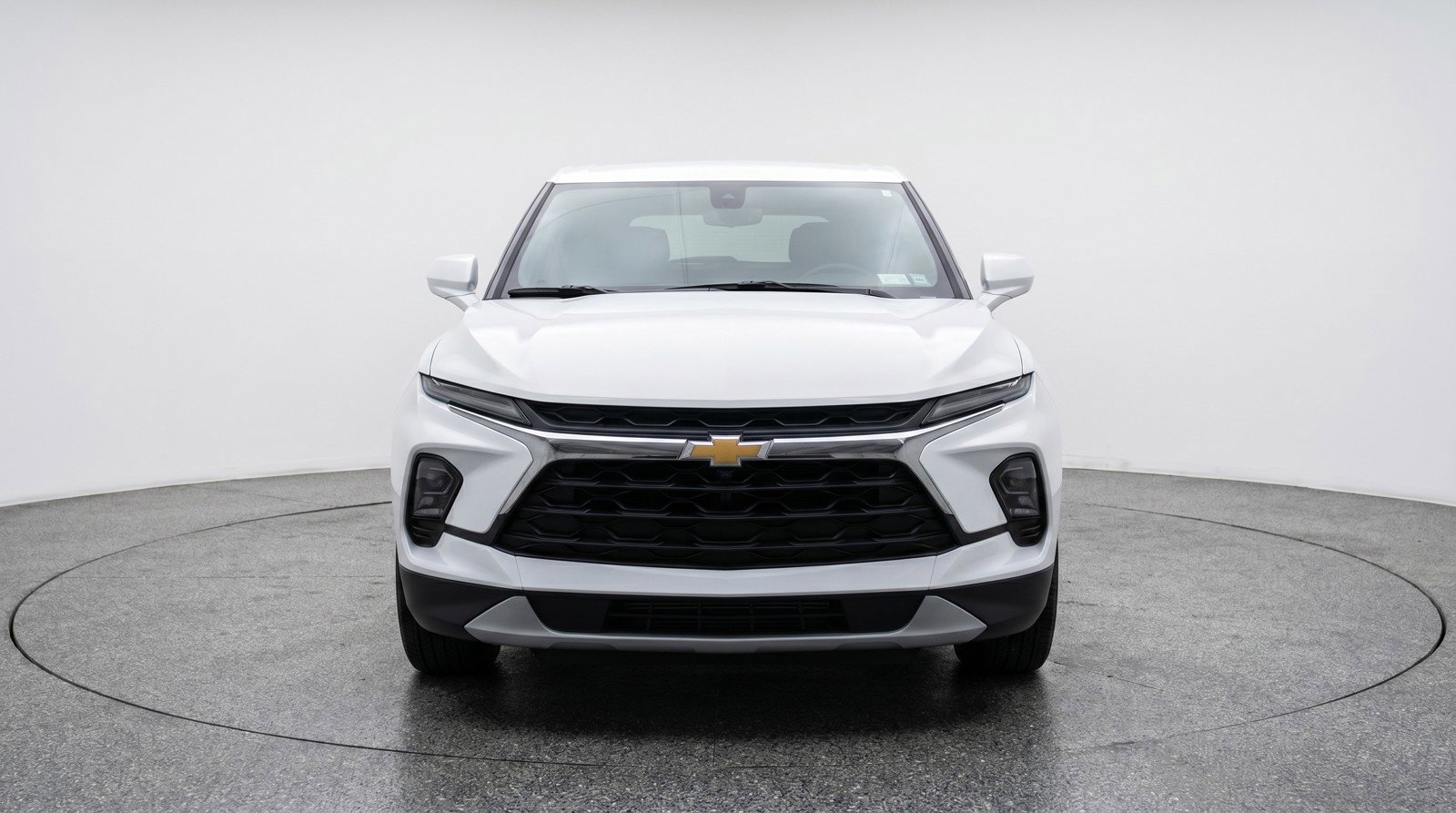 Used 2025 Chevrolet Blazer LT FWD image 2