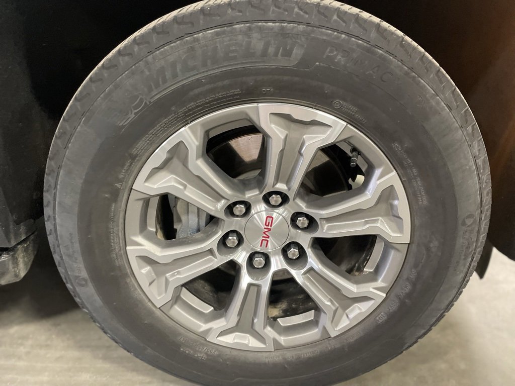 Used 2024 GMC Yukon XL SLE w/ Gmc Pro Safety Plus Package image 32