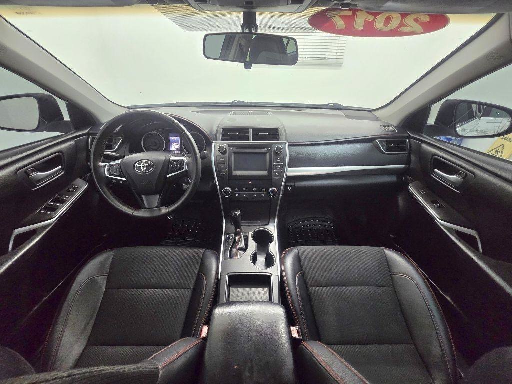 Used 2017 Toyota Camry SE w/ Moonroof Package FWD image 13