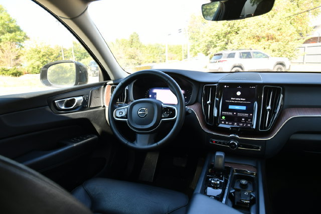 Used 2024 Volvo XC60 B5 Plus w/ Climate Package AWD/4WD image 19