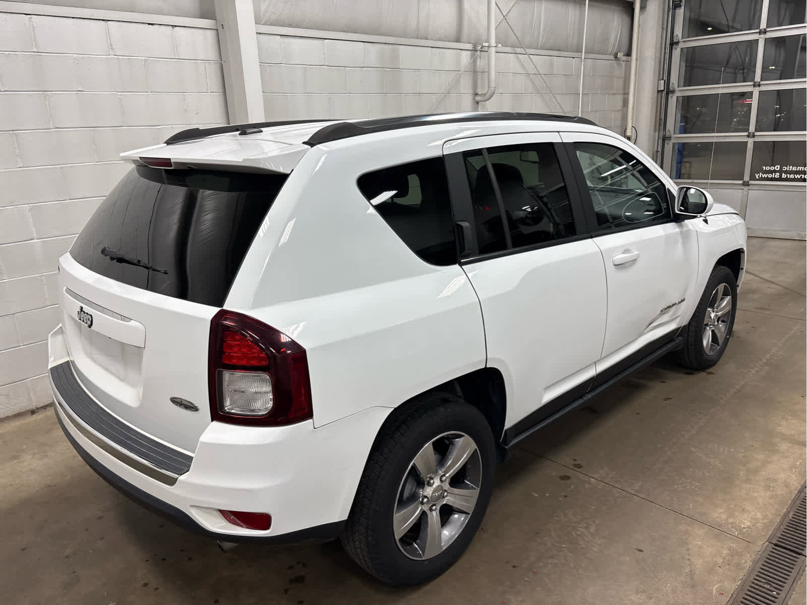 Used 2016 Jeep Compass High Altitude image 3