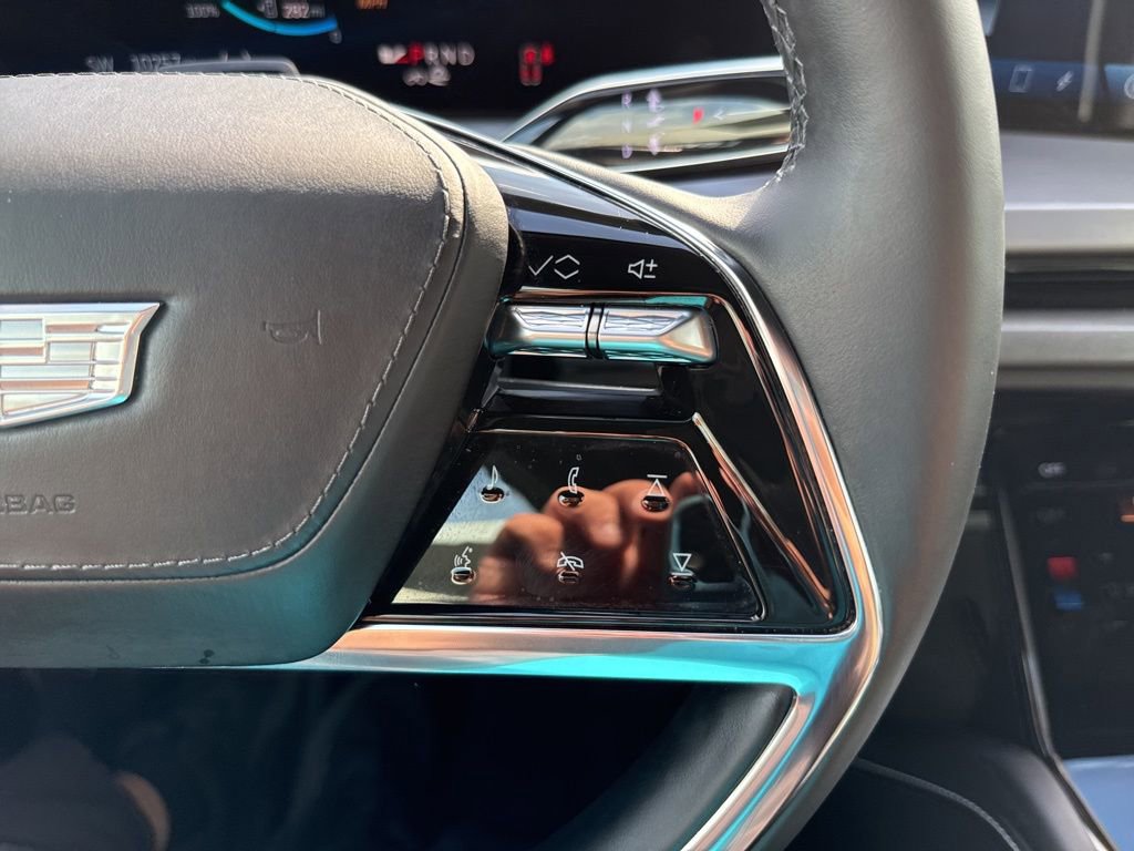 Used 2026 Cadillac Vistiq Platinum w/ LPO, Floor Liner Package AWD/4WD image 23