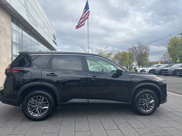 Used 2024 Nissan Rogue S AWD/4WD image 9