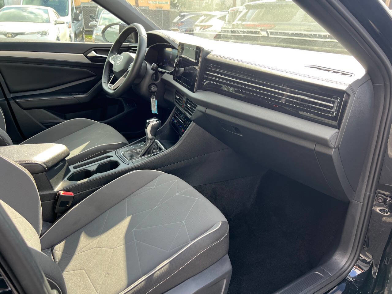 Used 2025 Volkswagen Jetta Sport image 16