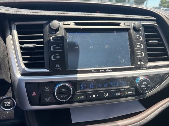 Used 2017 Toyota Highlander Limited AWD/4WD image 13