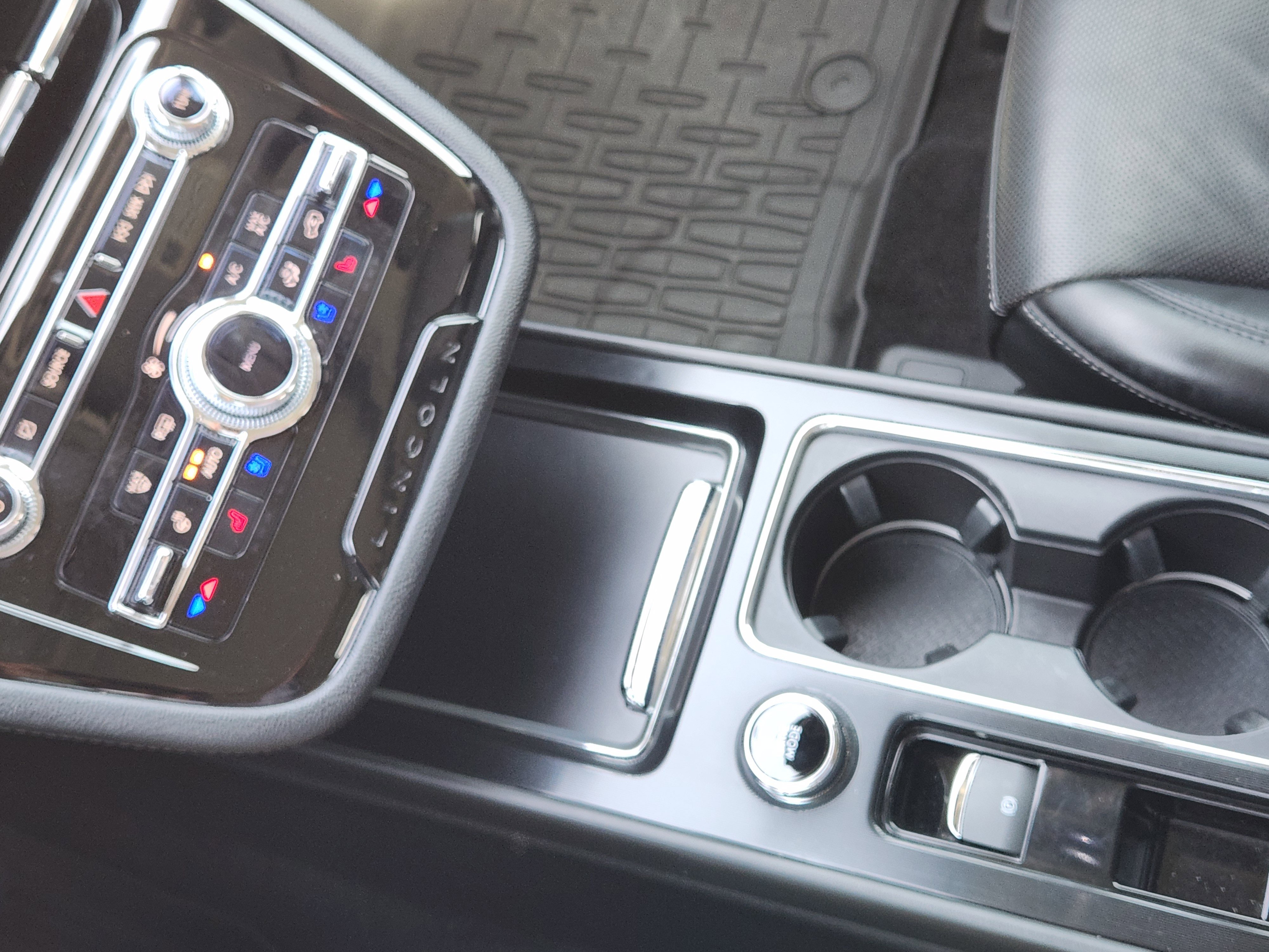 Used 2022 Lincoln Corsair AWD w/ Premium Package image 38