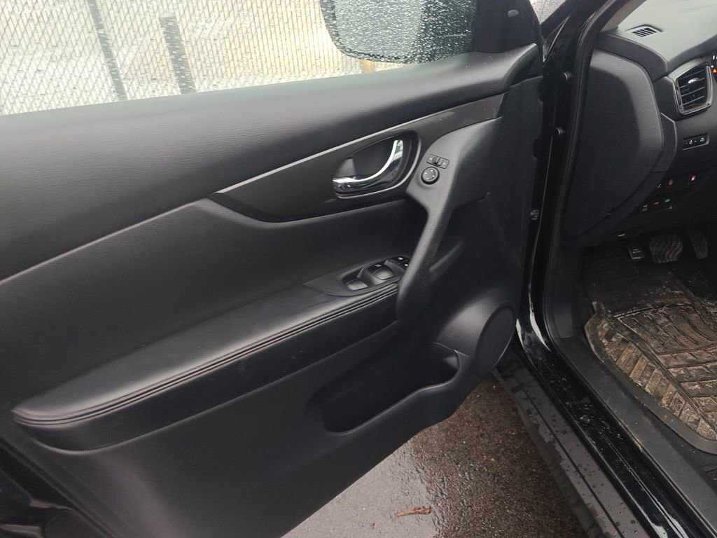 Used 2019 Nissan Rogue S w/ Special Edition Package image 5