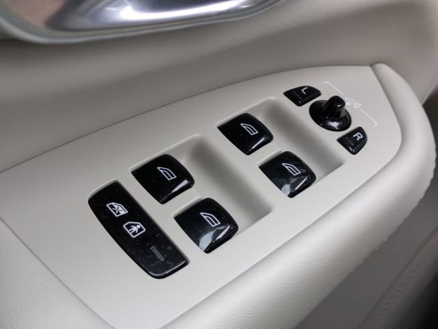 Used 2023 Volvo XC90 B6 Plus image 18