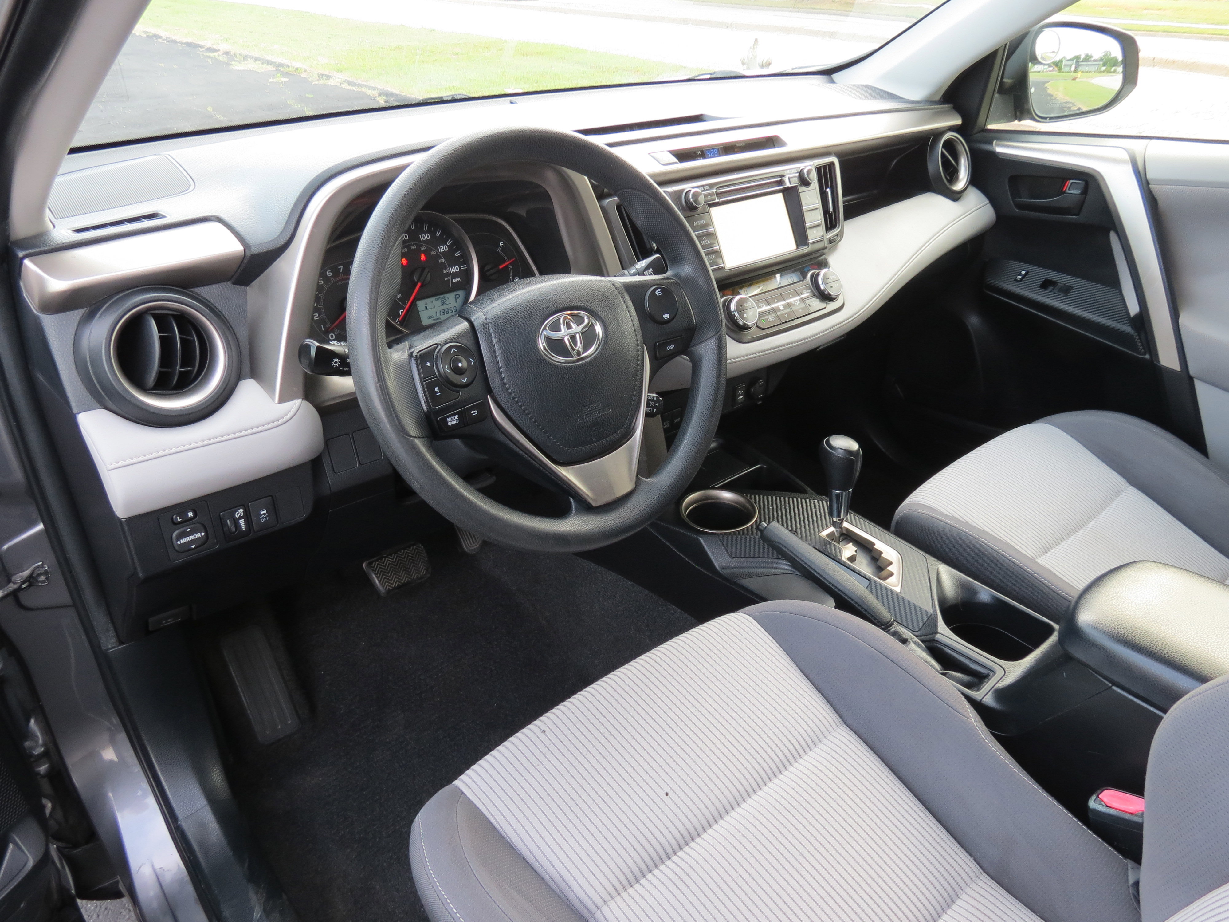 Used 2013 Toyota RAV4 XLE FWD image 30