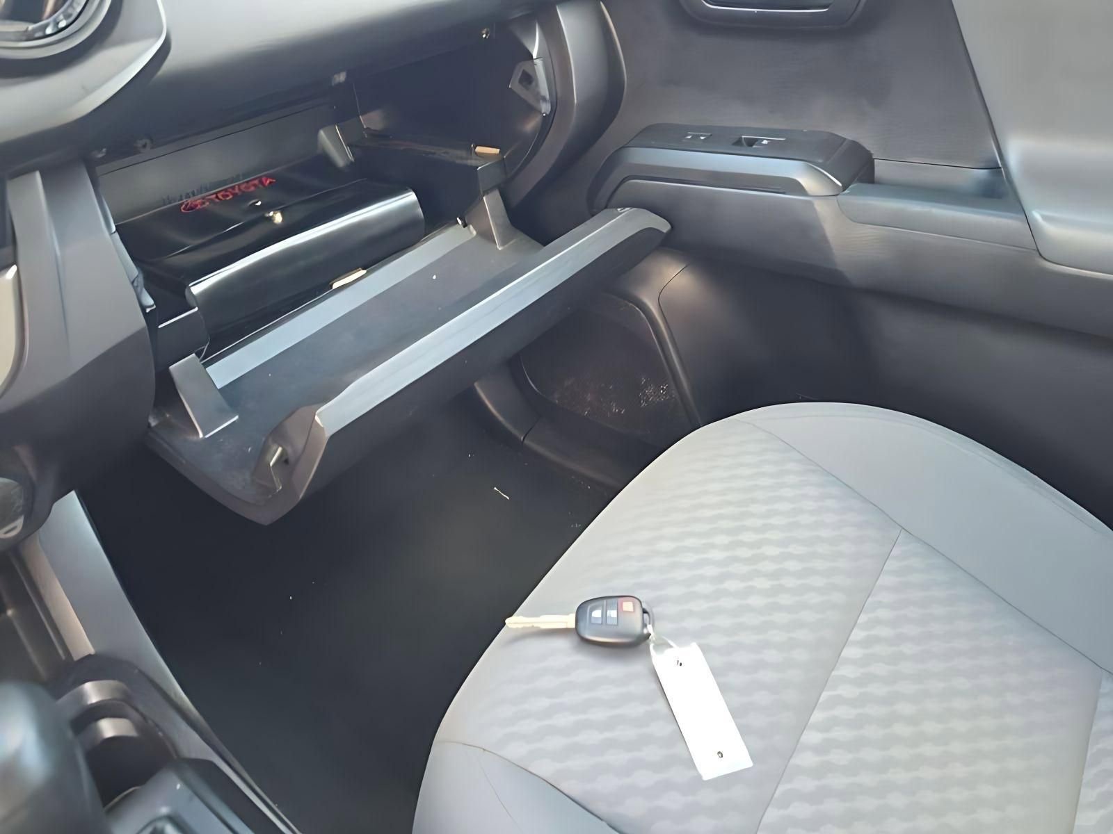 Used 2021 Toyota Tacoma SR w/ SR Convenience Package image 10