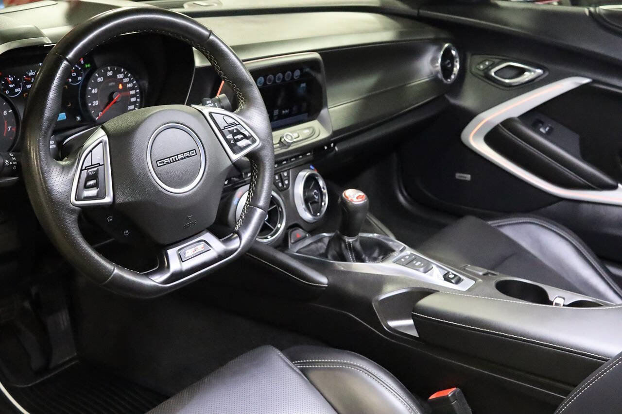 Used 2016 Chevrolet Camaro SS image 9