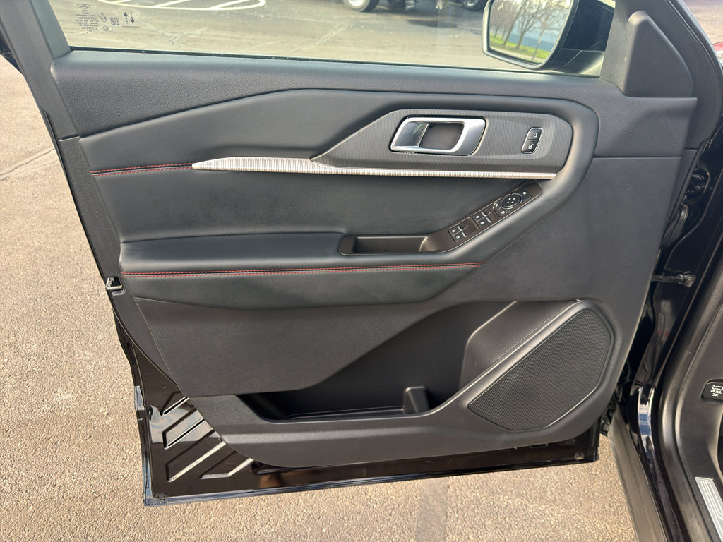 Used 2025 Ford Explorer ST-Line image 11