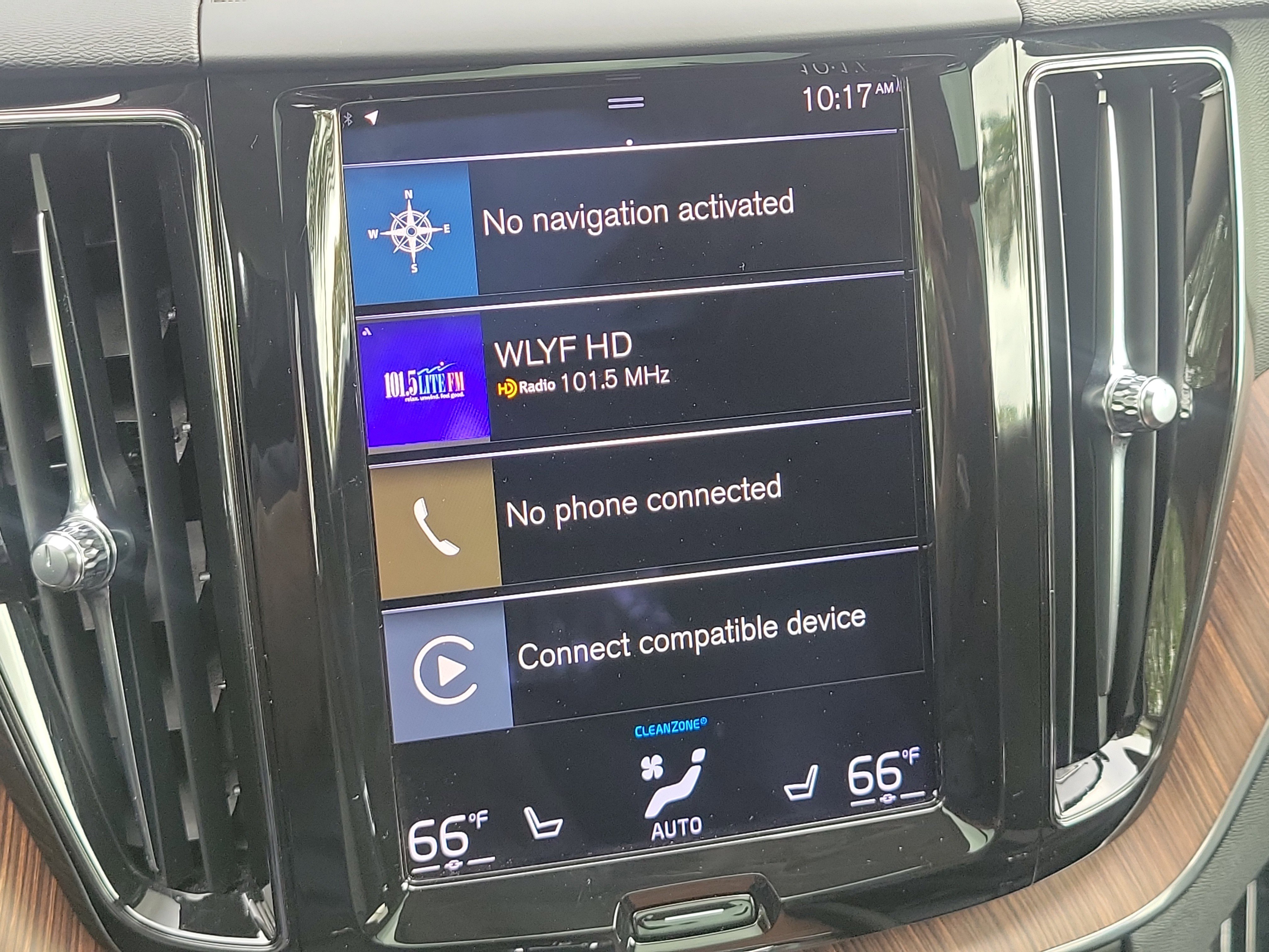 Used 2021 Volvo XC60 T5 Momentum image 29