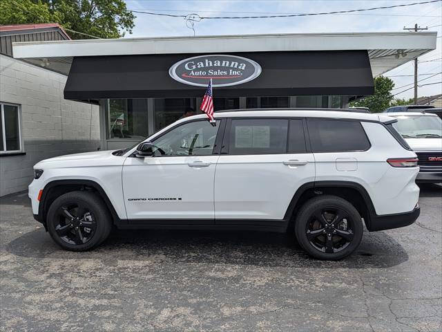 Used 2023 Jeep Grand Cherokee L Laredo AWD/4WD image 2
