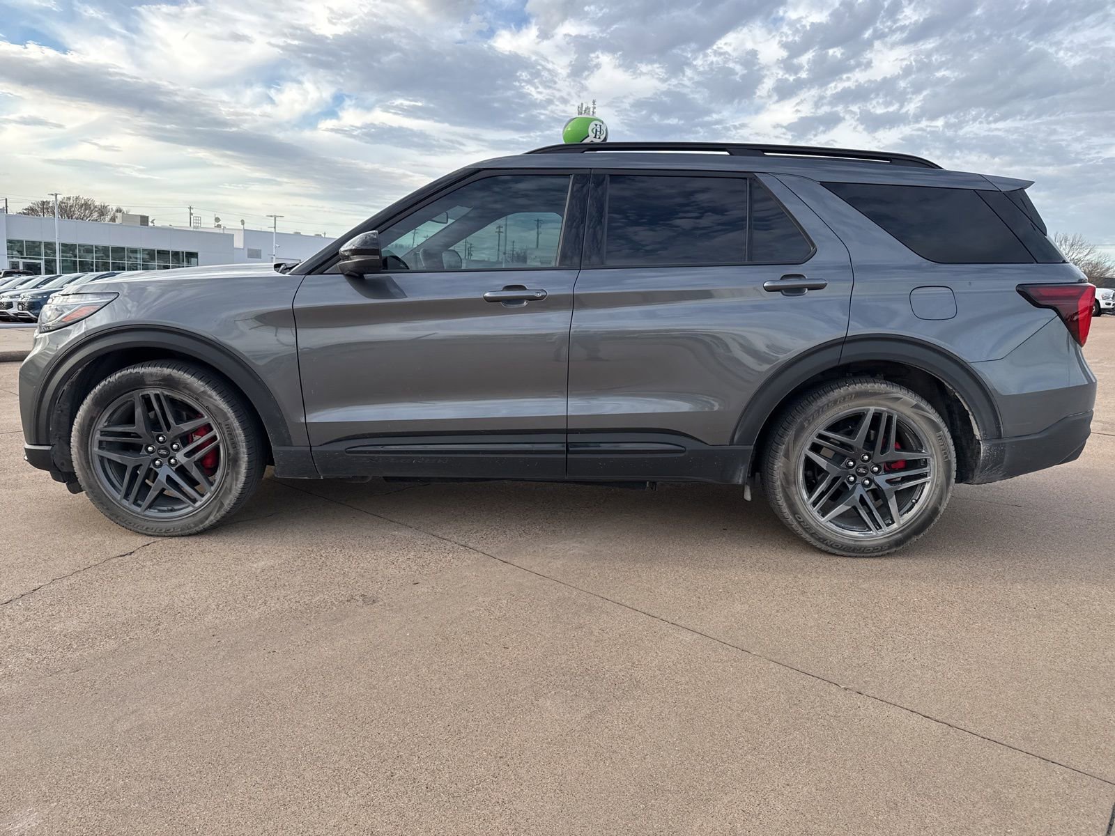 Used 2025 Ford Explorer ST image 4