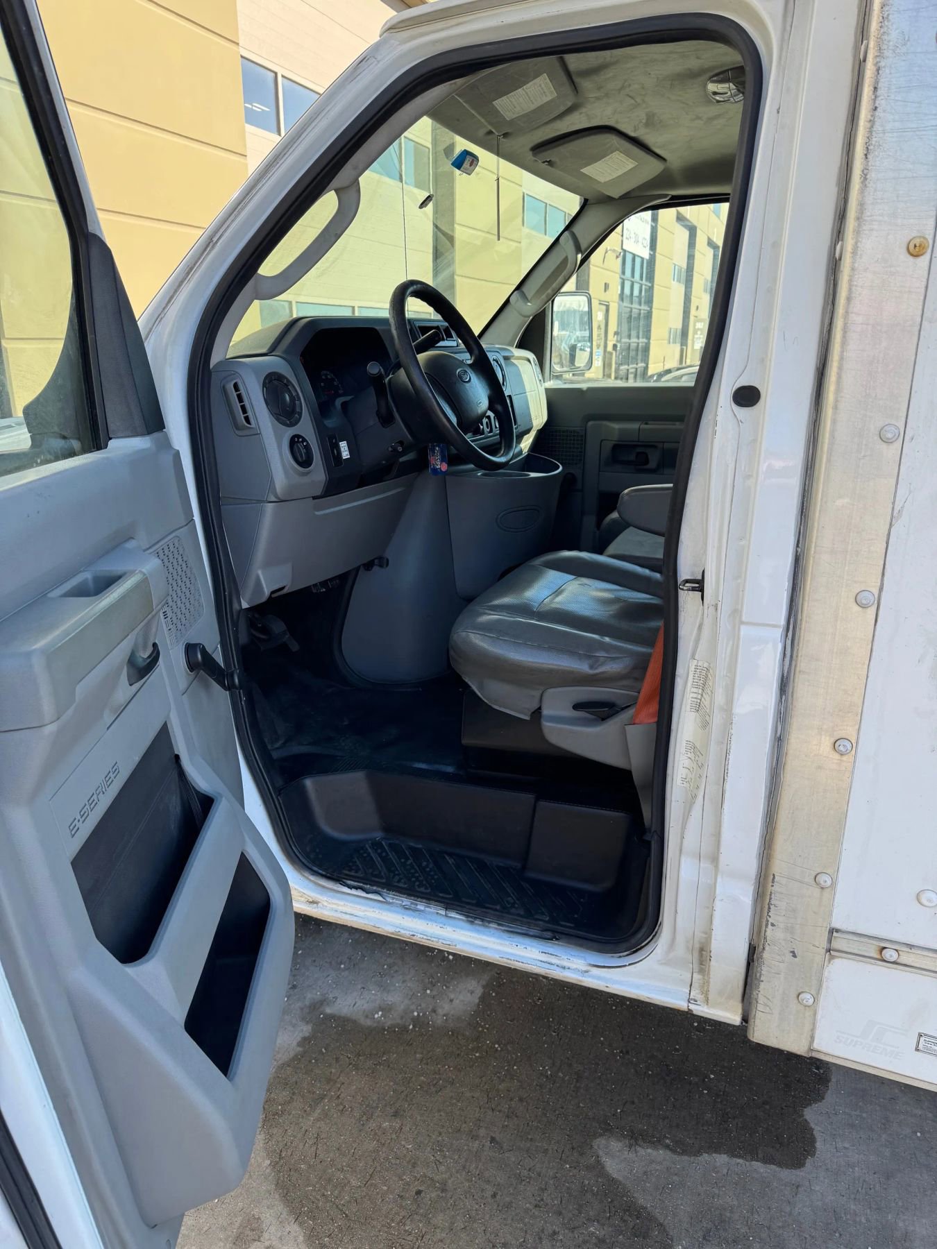 Used 2015 Ford E-350 and Econoline 350 Super Duty image 8