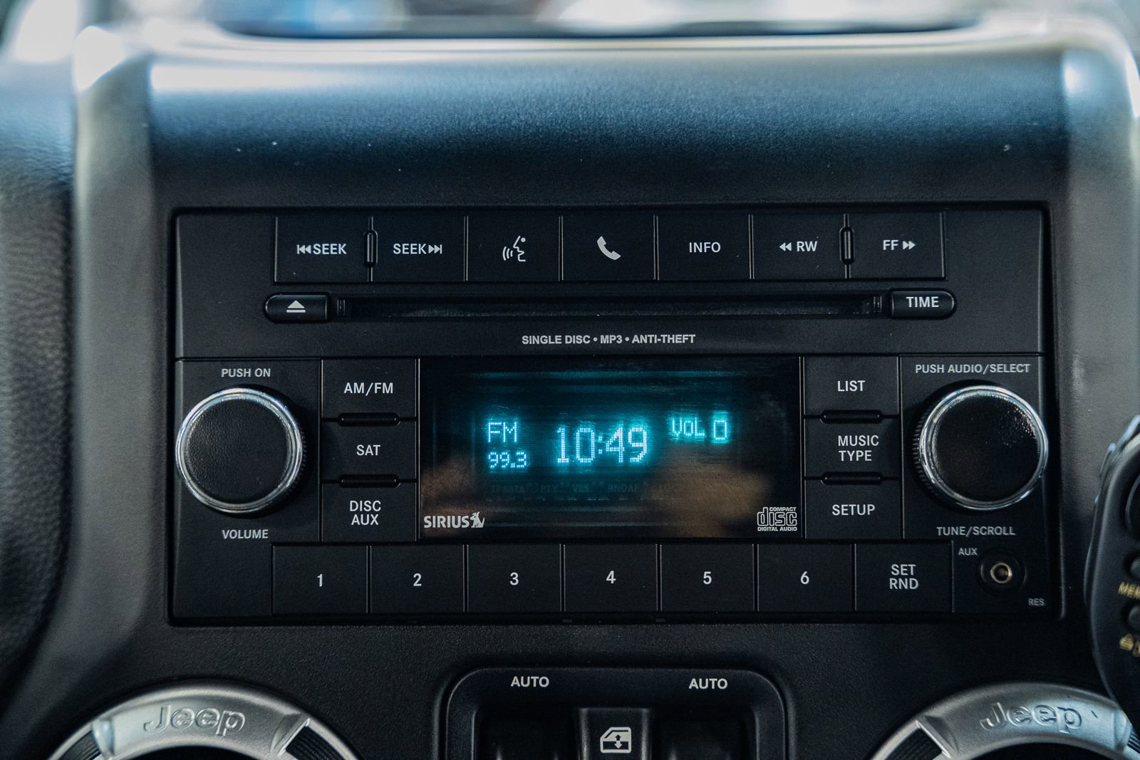 Used 2014 Jeep Wrangler Unlimited Rubicon w/ Connectivity Group image 26