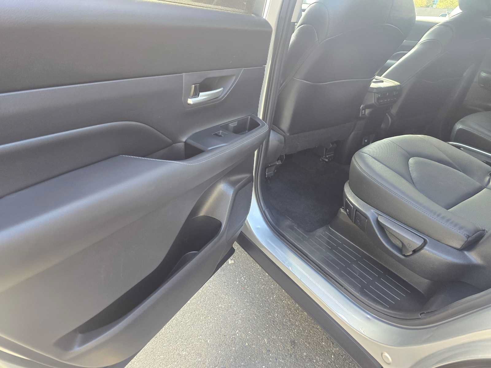 Used 2024 Toyota Grand Highlander FWD image 16